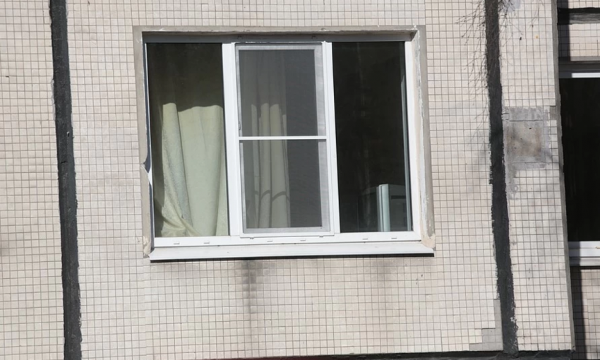 В Харькове утром разбились мать и ребенок, выпавшие из окна на 16 этаже (ФОТО 18+)