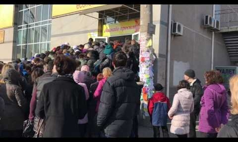В Международный женский день криворожане "брали штурмом" секонд-хенд
