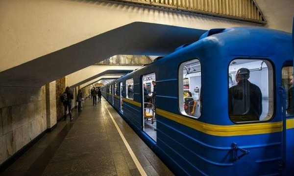 Стало известно, сколько человек встретили Новый год в киевском метро