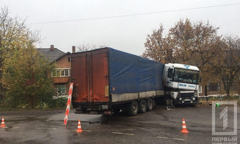 В Кривом Роге фуру "занесло" в кювет