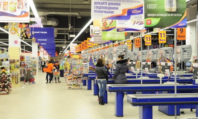 В Кривом Роге неизвестный приставал к посетителям супермаркета "Сильпо"
