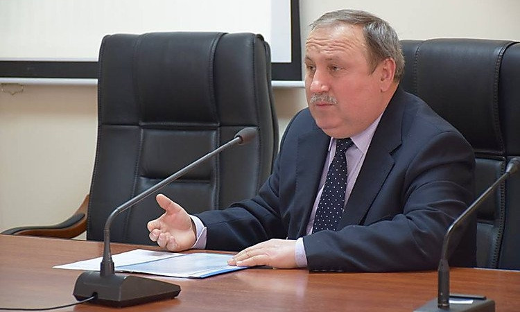 Николаевского чиновника, который в тоннеле хранил слитки и сокровища, оправдали: он расплакался в суде