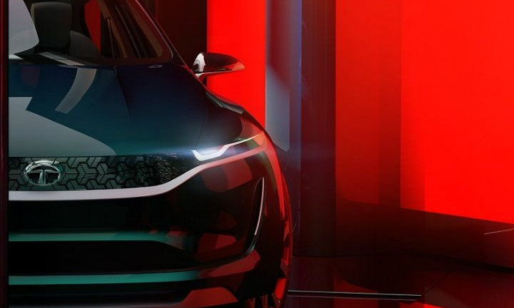 Индусы презентовали в Женеве стильный автомобиль