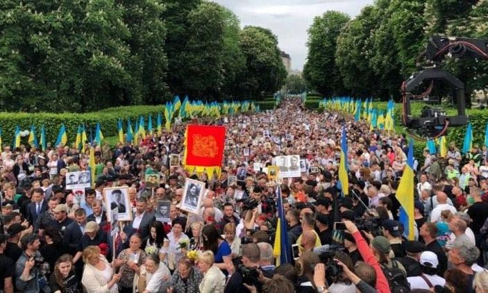 В Киеве проходит марш ко дню Победы ОПЗЖ: обстановка с радикальными гражданами (ВИДЕО)