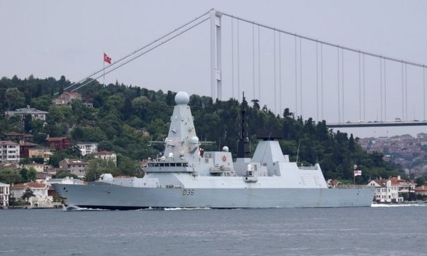 Из-за конфликтного инцидента в Черном море с британским эсминцем в МИД РФ срочно вызывают посла Британии