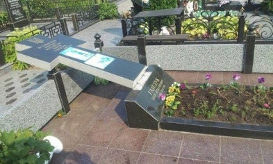 В Кривом Роге за поимку вандалов, осквернивших могилы бойцов АТО, объявлена награда 20 тысяч гривен