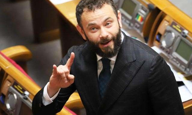 «Слуги народа» собрали достаточно подписей за исключение Александра Дубинского