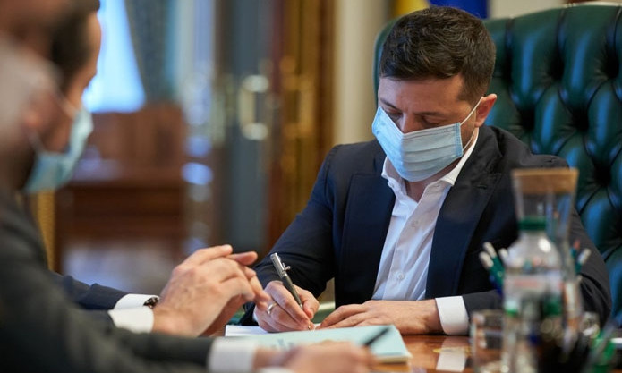 Зеленский отменил единый социальный взнос для ФОПов: кто сможет не платить