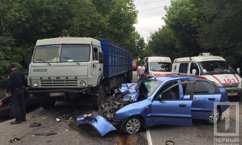 В Кривом Роге "Daewoo Lanos" въехал в "КамАЗ"