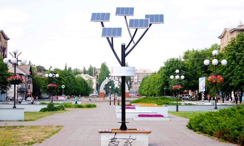 "Солнечное дерево" в центре Кривого Рога не работает уже год