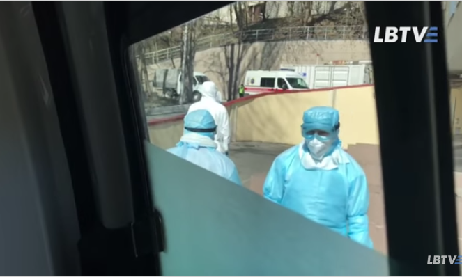 Журналистка попала в больницу, куда принимают с подозрением на COVID-1, и показала ее изнутри (ВИДЕО)