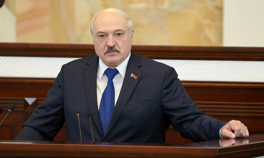 Лукашенко предложил мировым авиакомпаниям летать над Донбассом