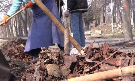 Пора субботников настала: жители Металлургического района вышли на уборку 
