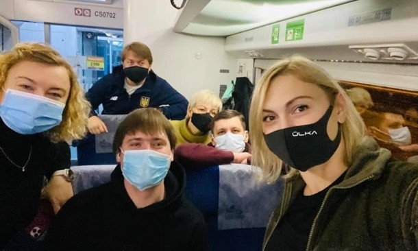 "Селфи" "слуг народа" в именных формах и на фоне военной техники на Донбассе вызвали гнев в сети (ФОТО)