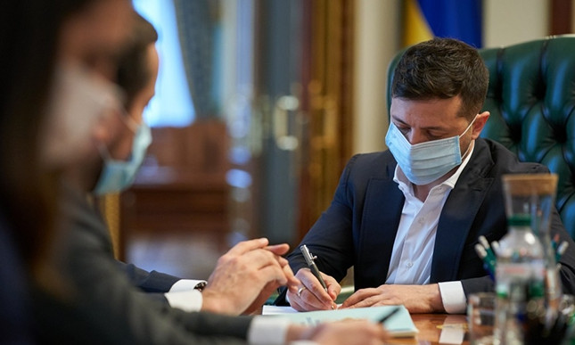 Президент приказал проводить тщательные проверки и требует предложений по сдерживанию COVID-19