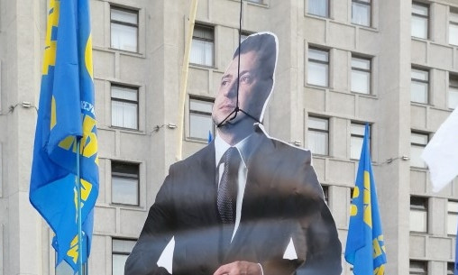 Полтавские активисты "повесили" Зеленского (ФОТО)