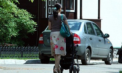 В Кривом Роге неадекватный мужчина набросился на женщину с ребёнком
