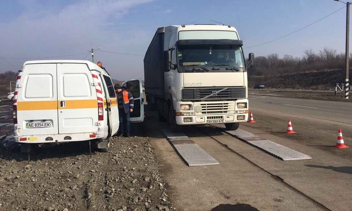 На дорогах Днепропетровщины проводят весовой контроль крупногабаритного транспорта