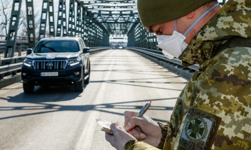 Попасть в Украину можно будет только автомобилем: будет закрыто, авиа-, ж/д и автобусное сообщение