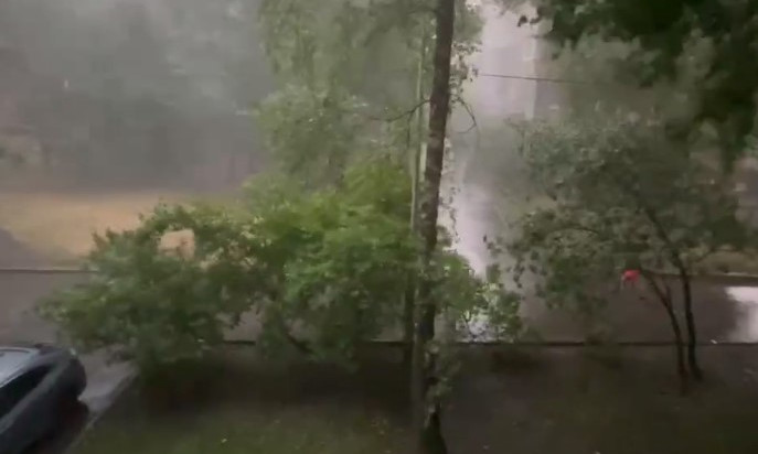 На Киев обрушился ураган (ВИДЕО)