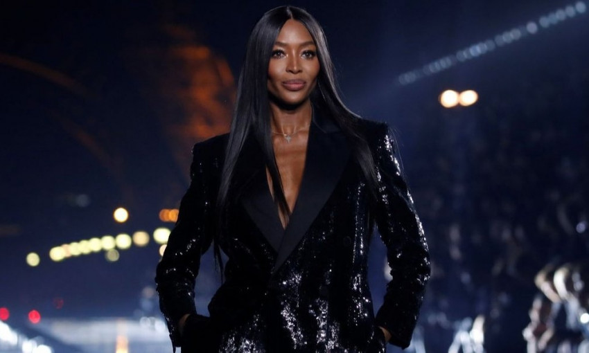 Наоми Кэмпбелл покорила эффектным дефиле на показе Saint Laurent