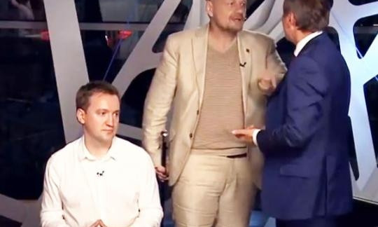 Нардепы подрались сначала в прямом эфире телеканала "Прямой", а потом в лифте после передачи(ВИДЕО)