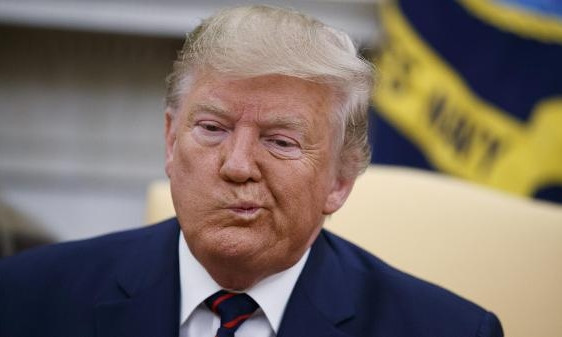 В Белом доме переполох: К Трампу явился больной коронавирусом посетитель конференции