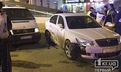 ДТП в Кривом Роге: Skoda на большой скорости врезалась в Mercedes