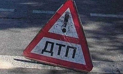 В Кривом Роге легковушка на большой скорости врезалась в столб