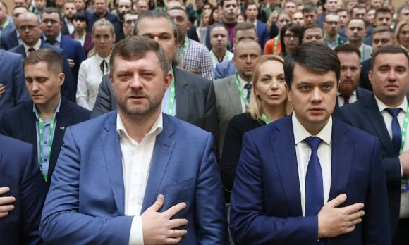 «Их растянут по всему фронту»: «Слуги народа» отправились ночевать на передовую