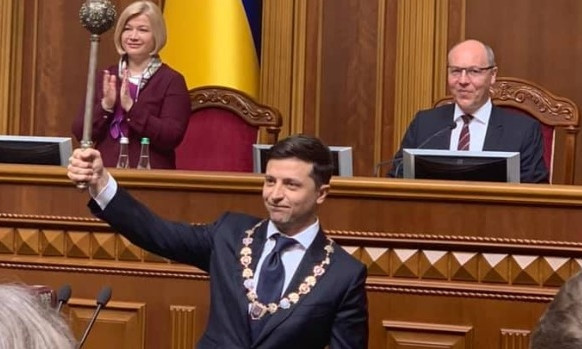 "Не хочу своих портретов в кабинетах": самое важное из речи нового украинского президента