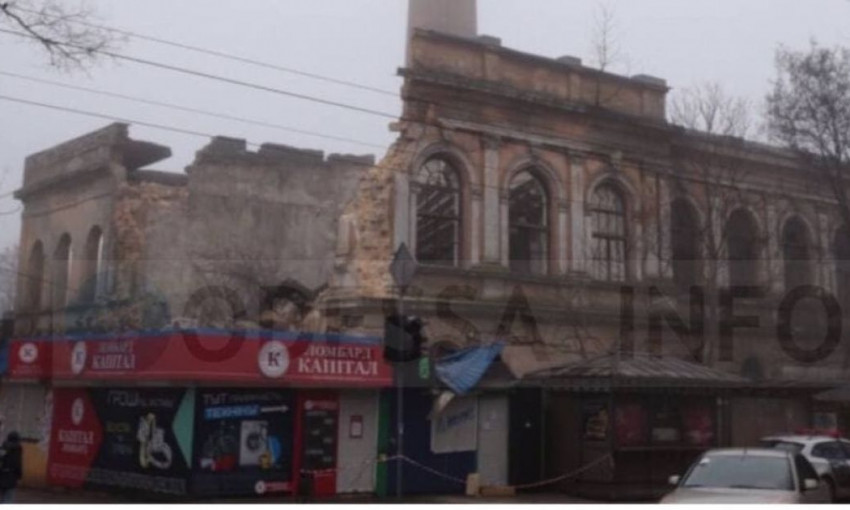 В центре Одессы обрушилось старинное здание (ФОТО, ВИДЕО)