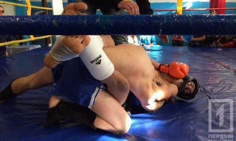 Криворожские кикбоксеры боролись в областном чемпионате
