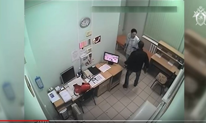 У Росії п'яні підлітки до напівсмерті побили лікарів, які надали допомогу їх товаришу (відео)