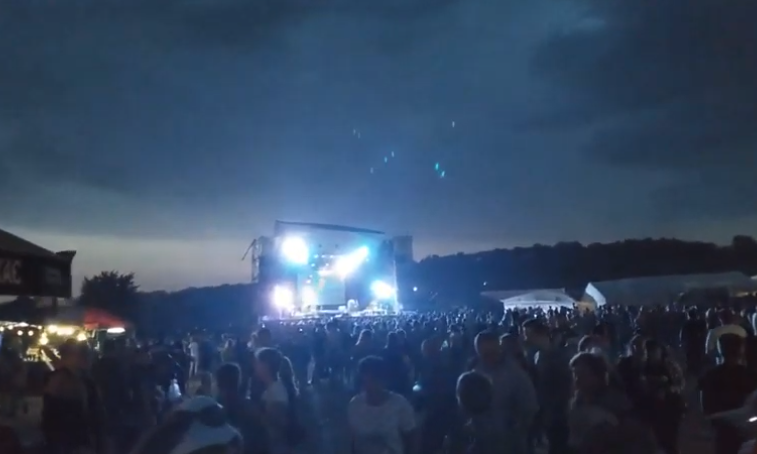 В Сети появилось видео обрушения крыши на фестивале Kozak Fest
