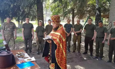 Криворожский священник отправился в зону АТО к "нацгвардейцам"