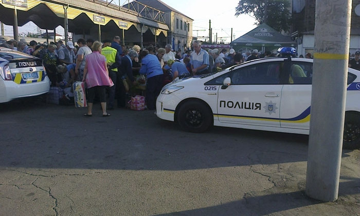 Стихийный рынок на Привокзальной площади в Кривом Роге каждый день будут проверять правоохранители