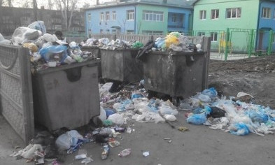 Садик - новый, подход к уборке мусора - старый