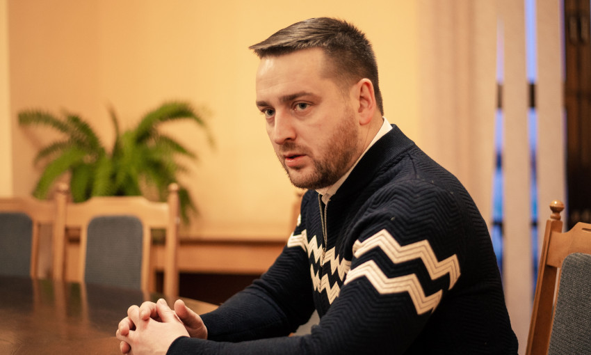 В Черновицком горсовете случилась потасовка: депутаты пытались "завоевать" микрофон (ВИДЕО)