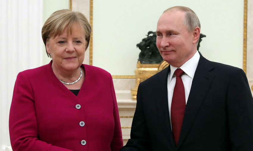 Буквально перед встречей с Зеленским Ангела Меркель летит в РФ к Путину