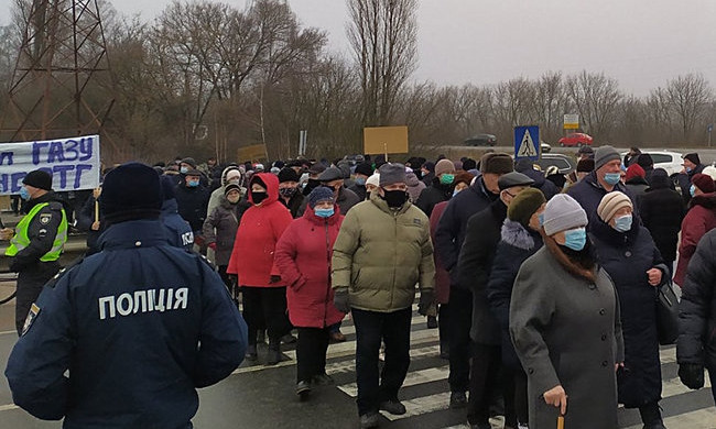 Недовольство нарастает: украинцы начали перекрывать международные трассы из-за высоких тарифов на газ (ФОТО, ВИДЕО)