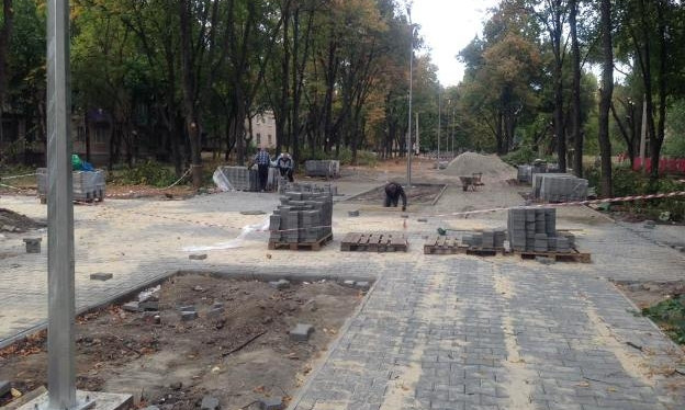 В парке Ивана Мазепы в Кривом Роге продолжаются ремонтные работы