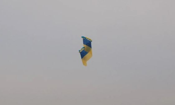 Над Крымом поднялся в небо 20-метровый флаг Украины