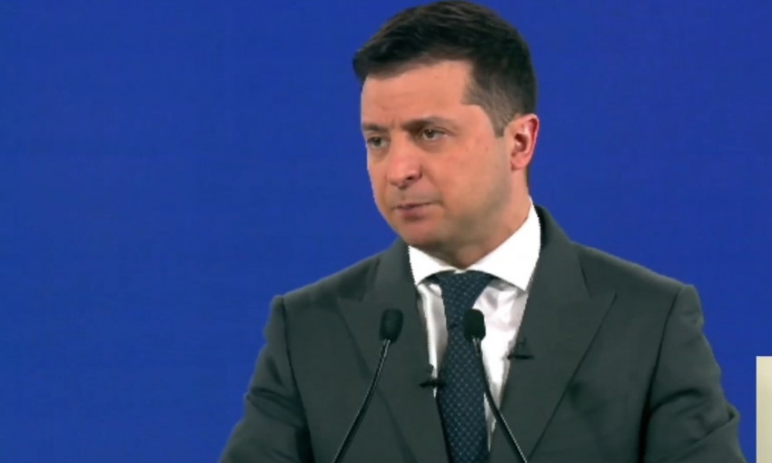 Владимир Зеленский выступил на форуме и сообщил о планах возвести аэропорт на Донбассе (ВИДЕО)