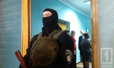 Следователи фискальной службы проводят обыски в горсовете, под подозрением Юрий Вилкул