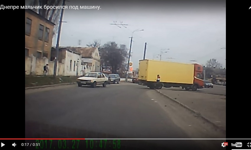 В Днепропетровской области подростки решили поиграть с жизнью "на скорость" с автомобилем