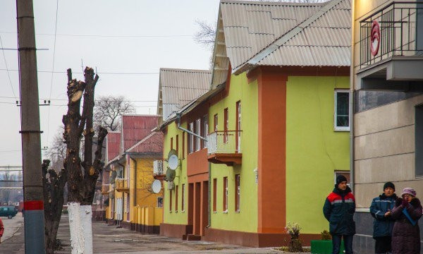 Одна из улиц Кривого Рога запестрила разноцветными домами