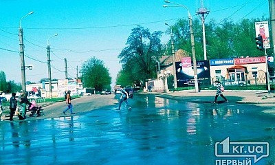 На центральном проспекте Кривого Рога текут "ручьи"