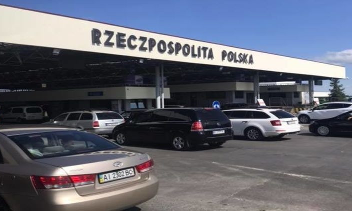 На западной границе вновь огромные очереди в обе стороны