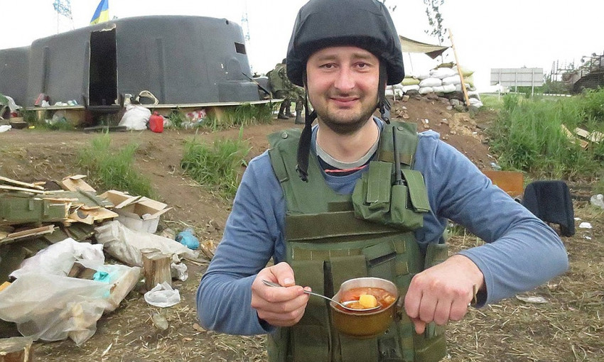 В Києві вбито російського журналіста Бабченка: що сталося і кого підозрюють